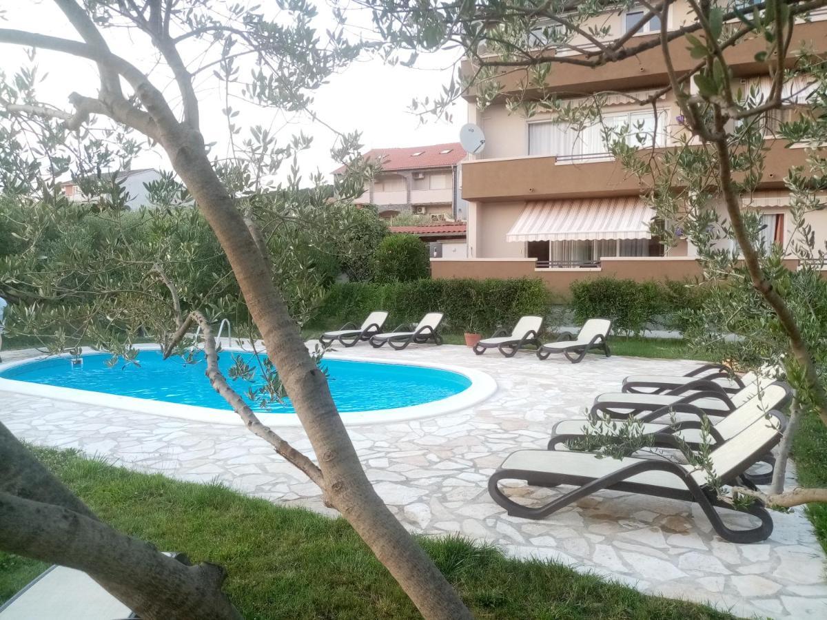 Apartment Arba 1 With Heated Pool Rab Town Eksteriør billede
