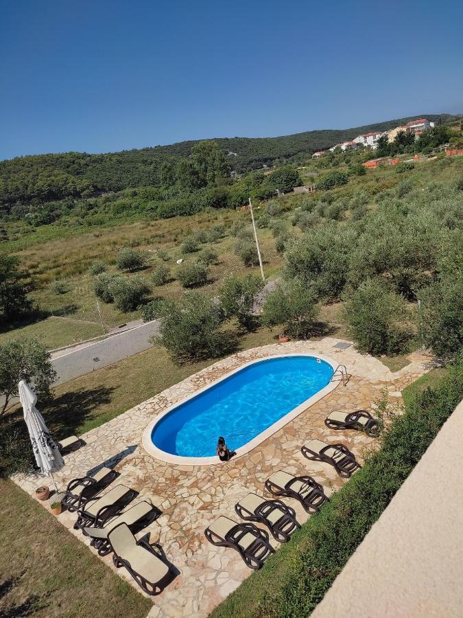 Apartment Arba 1 With Heated Pool Rab Town Eksteriør billede