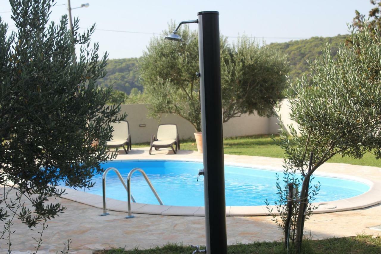 Apartment Arba 1 With Heated Pool Rab Town Eksteriør billede